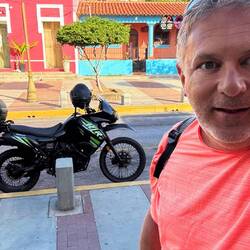 Alter Sack mit Motorrad