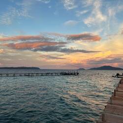 Hier auf dem neuen Steg, hinten unser Hauptsteg