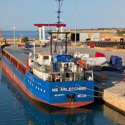 Das ist noch im Hafen von Pozzallo um 7 Uhr früh