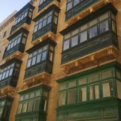 Nahezu alle Häuser in Valletta haben solche Erker.