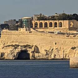 Vor uns liegt schon Valletta