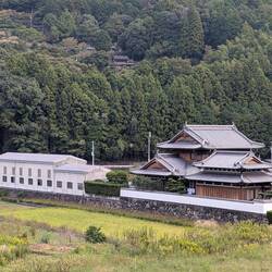 Nice house with shed and own rice field