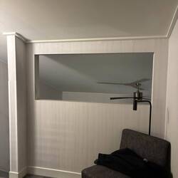 Offenes Wandfenster: sorgt für Licht und Verbindung zwischen den Stockwerken.