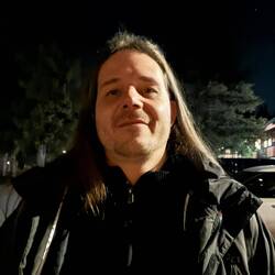 Abendlicher Schnappschuss vor dem Lake Louise Inn – meine Wenigkeit.