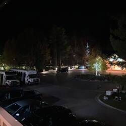 Volles Haus im Lake Louise Inn – ein beliebter Stopp auf dem Weg durch die Rockies.