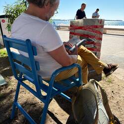 Ruhepause auf den berühmten blauen Stühlen