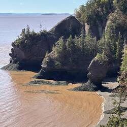 Tide coming in at the west end of the rocks area