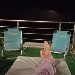 Ausblick aufs Meer im Dunkeln