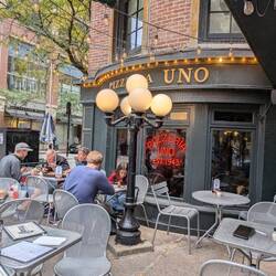 For great Chicago 'deep dish' pizzas