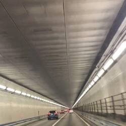 Im Tunnel (dieser ist 28cm höher als unser Trailer👍🏻