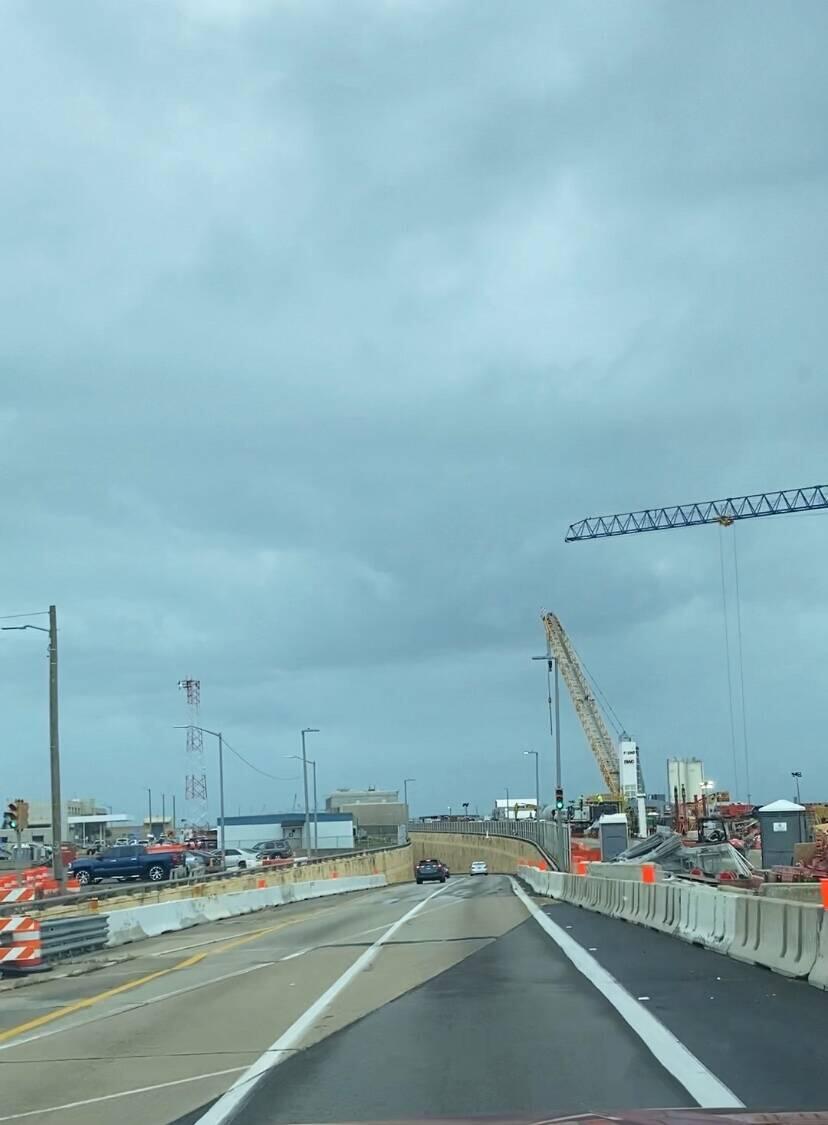 Zufahrt Zaum Tunnel über einige km Brücke...