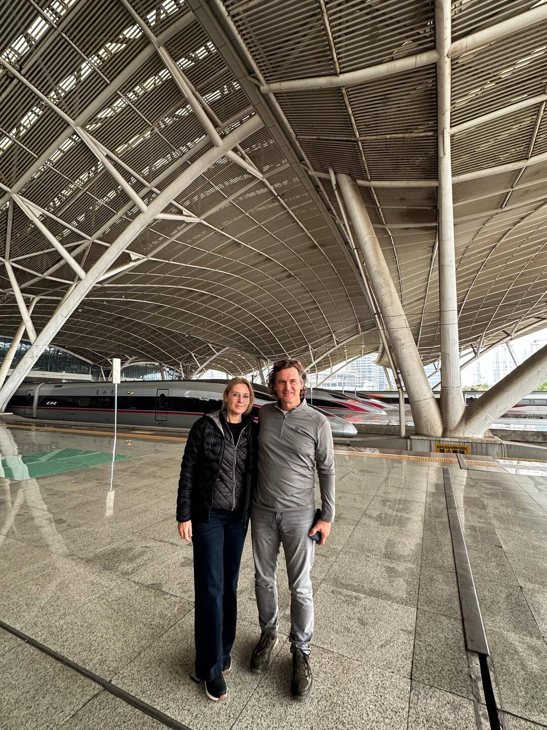 Wuhan, kurz ausgestiegen um die HSR zu bestaunen