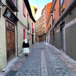 Early morning with León's faithful.