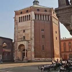 Piazza del Comune mit Dom und 112m hohem Torrazzo