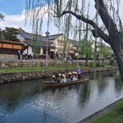 Mit einem kleinen Kanal