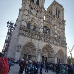 Notre Dame, and some of the thousands of people queuing to get in. We didn't.