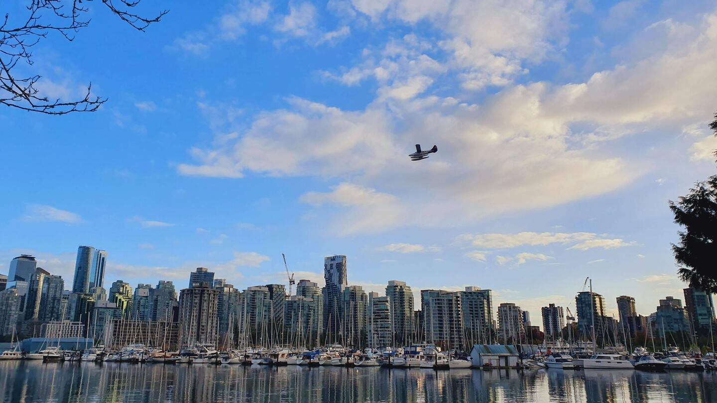 Vancouver Skyline mit einem Wasserflugzeug
