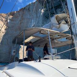 200m hohe Steilwände umgeben die Bucht