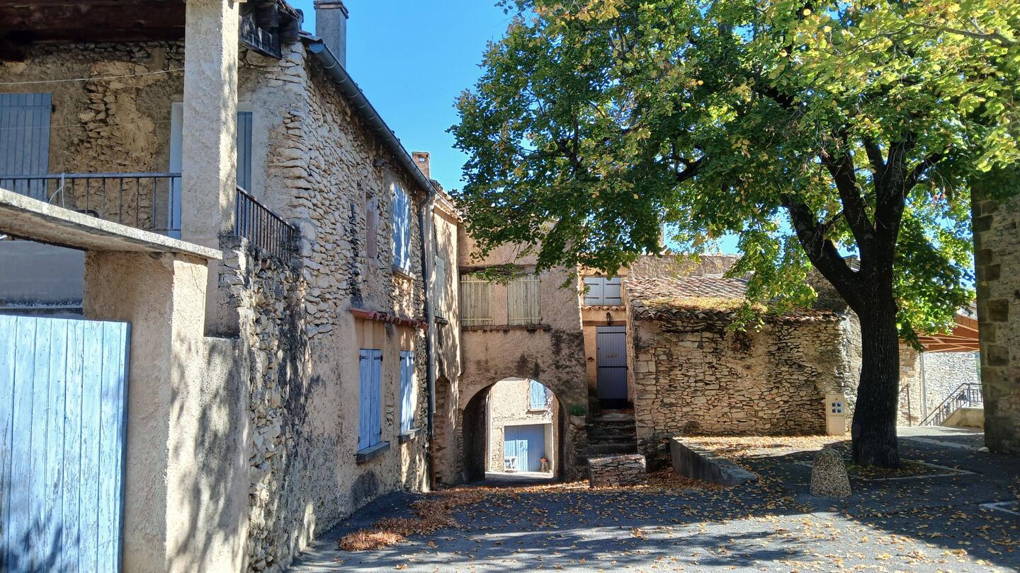 På "landsbytur" i Provence (Peyruis' bagland)