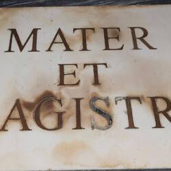 Am Eingang zu Kathedrale: Meine Visitenkarte. Ist das jetzt blasphemisch?