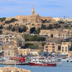 Die Hafeneinfahrt von Gozo