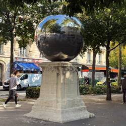 Map of the world in the shape of an apple