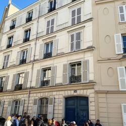 Van Gough lived with his brother on the third floor of this building