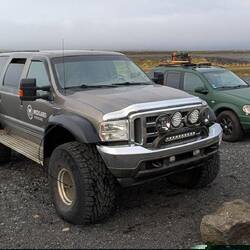 My car looks like a dwarf... 🤣🤣🤣