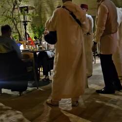 Geburtstagsständchen am Nachbartisch