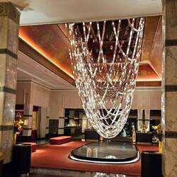 Eine von zwei großen Lichtinstallationen