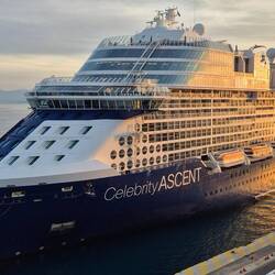 da kommt noch ein Stück Luxus in den Hafen