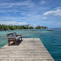 Baie de Apu. Ponton des perles Champon