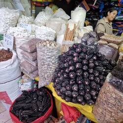 Mais und getrocknete Kartoffeln