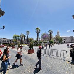 Da muss es doch eine bessere Sicht mit den Bergen im Hintergund geben....