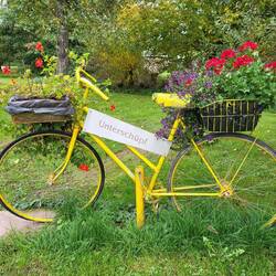 Ortsschild für Radfahrer.