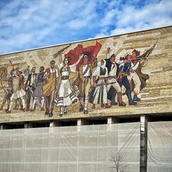 Im ganzen Land sind Denkmäler für den Freiheitskampf zu sehen. Sehr oft für oder mit Kämpferinnen