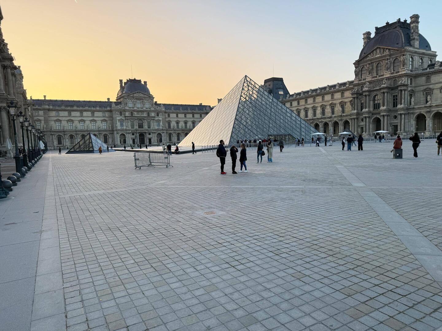 The Louvre when we arrived at about 8.30am. At least it wasn't raining!