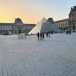 The Louvre when we arrived at about 8.30am. At least it wasn't raining!