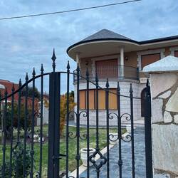 I don't know if Paula or Cesar lives in this house...