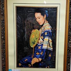 Looks like a singing, but this too is all silk threads. ¥18,000 (~US$2,500).