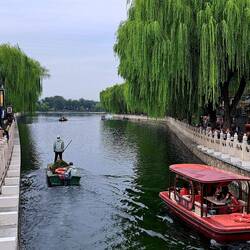 Wandering around Shichahai neighborhood. Still very crowded due to the holiday.