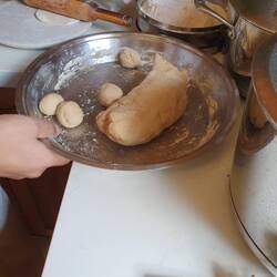 Roti backen bei Yashs Tante Bua