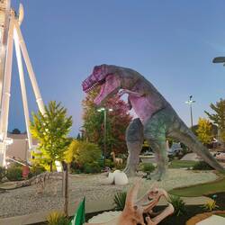 Der steht bissl zu sehr aufrecht. So wurde der T-Rex üblicherweise früher dargestellt