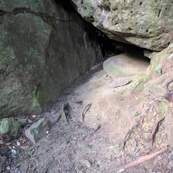 Da gehts rein in die Höhle...