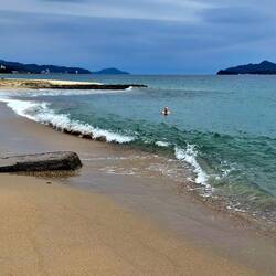 Christoph wieder als einziger im 25 Grad warmen Wasser