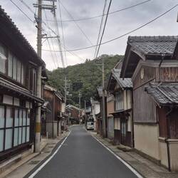 Straße im Fischerdorf Ine