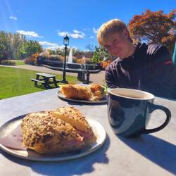 Frühstück im 'Terrasse Grey' - Abraham-Plateau