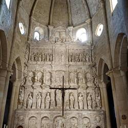 Altarraum mit Alabasterschnitzereien