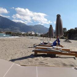 der Strand ist fast leer, nur der Wind ist etwas frisch