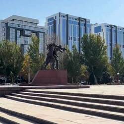 Soviets loved grand squares and monuments